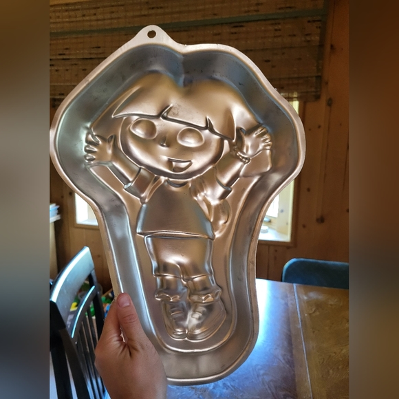Dora the Explorer cake pan - Picture 2 of 2